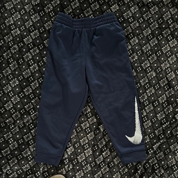 Nike Joggers - Picture 1 of 3